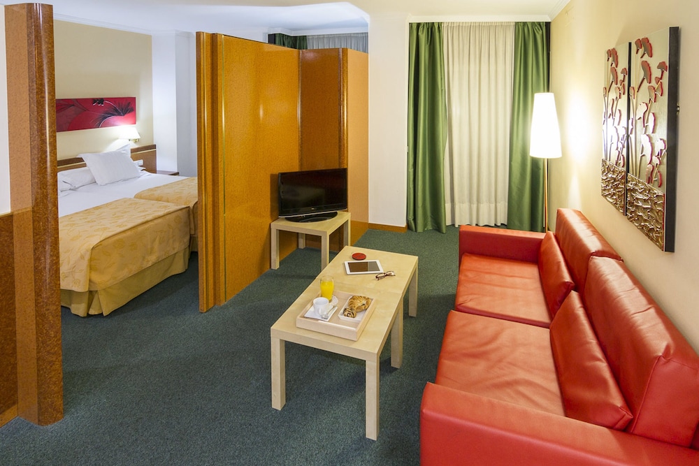 Standard Suite, Kitchenette photo 2