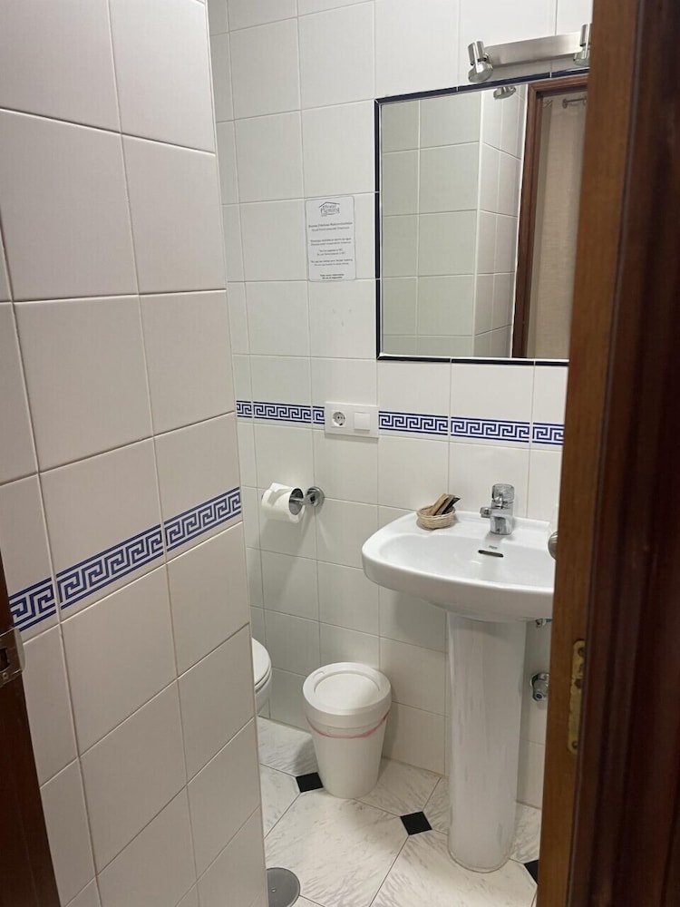 Basic Single Room photo 3