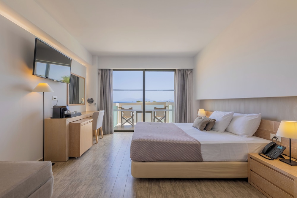 Standard Double or Twin Room, Sea View photo 3