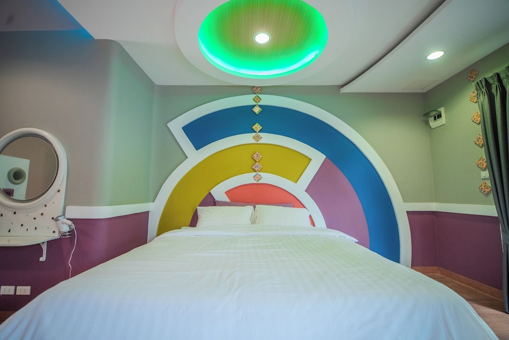 Deluxe Room, 1 King Bed, Non Smoking, Garden View - Photo 12