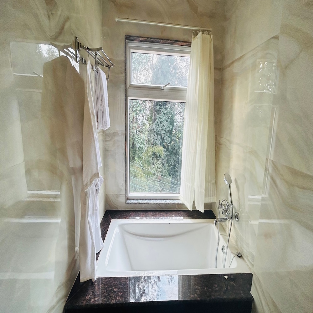 Premium room with forest view - Photo 7