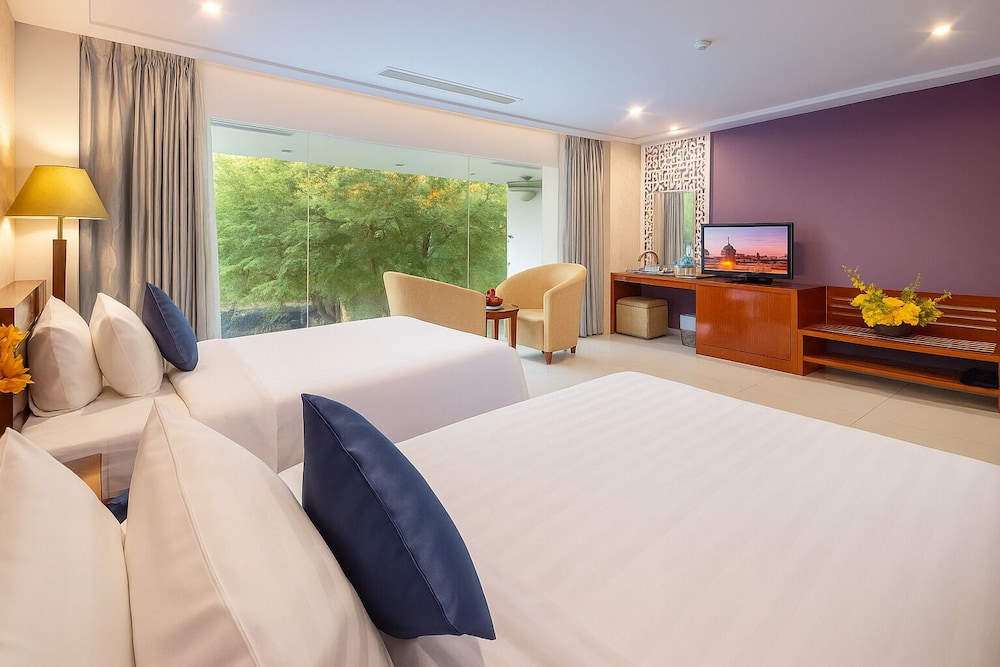 Suite Twin with City View photo 2