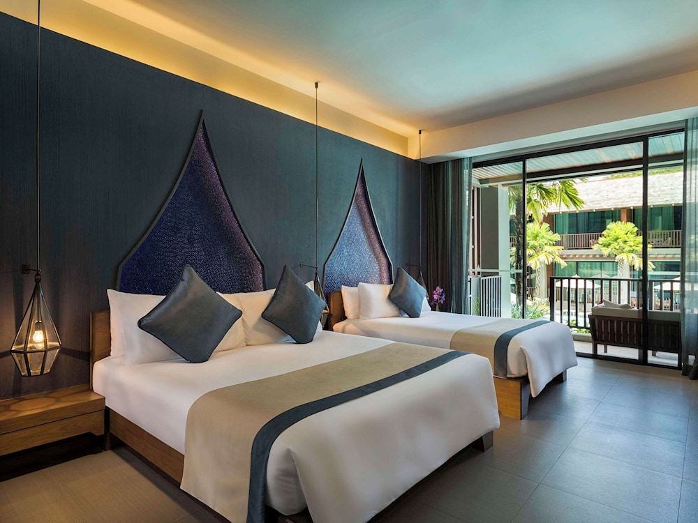 Deluxe Family Room, 1 King Bed & 1 Queen Bed - Photo 3