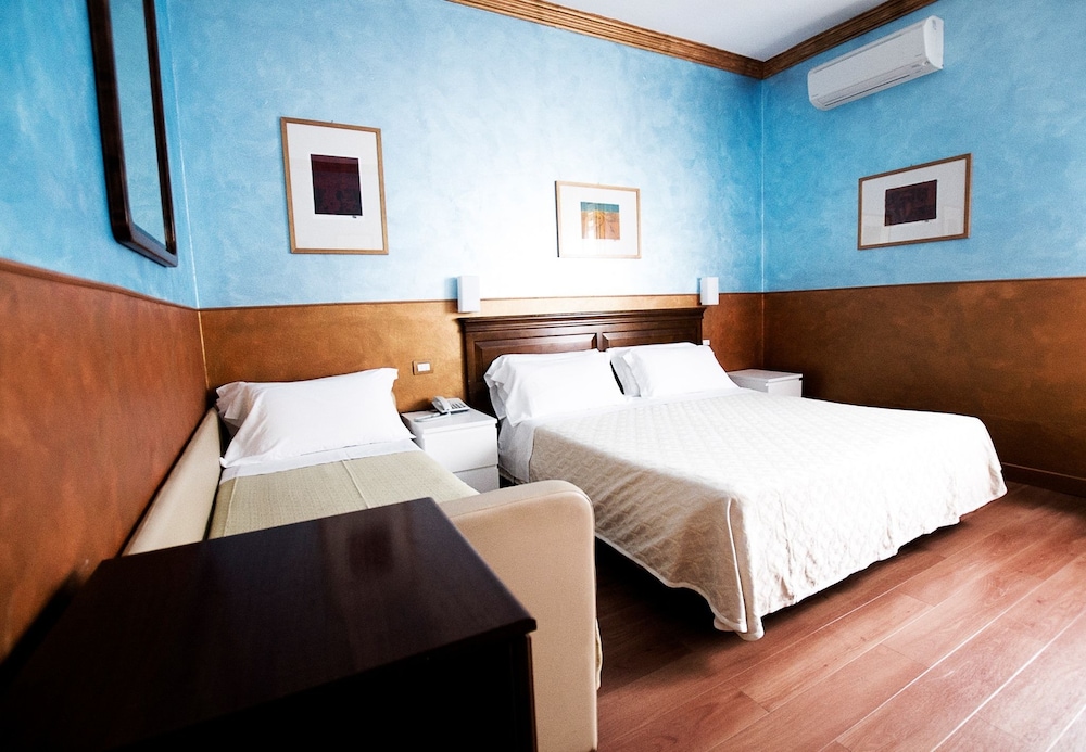 Quadruple Room - Photo 2