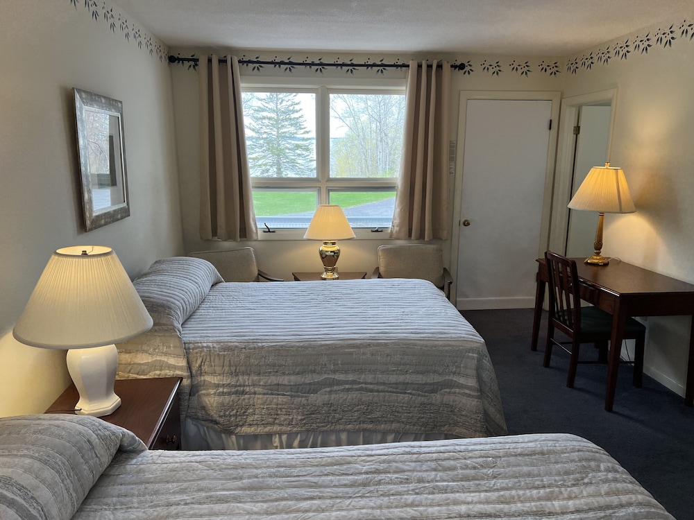 Room 14: Oceanview w/2 Doubles - Photo 1
