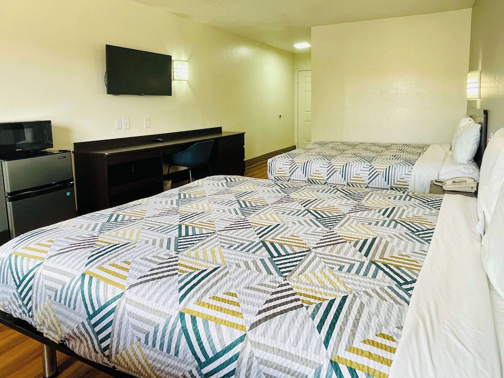 Standard Room, 2 Double Beds, Non Smoking photo 2
