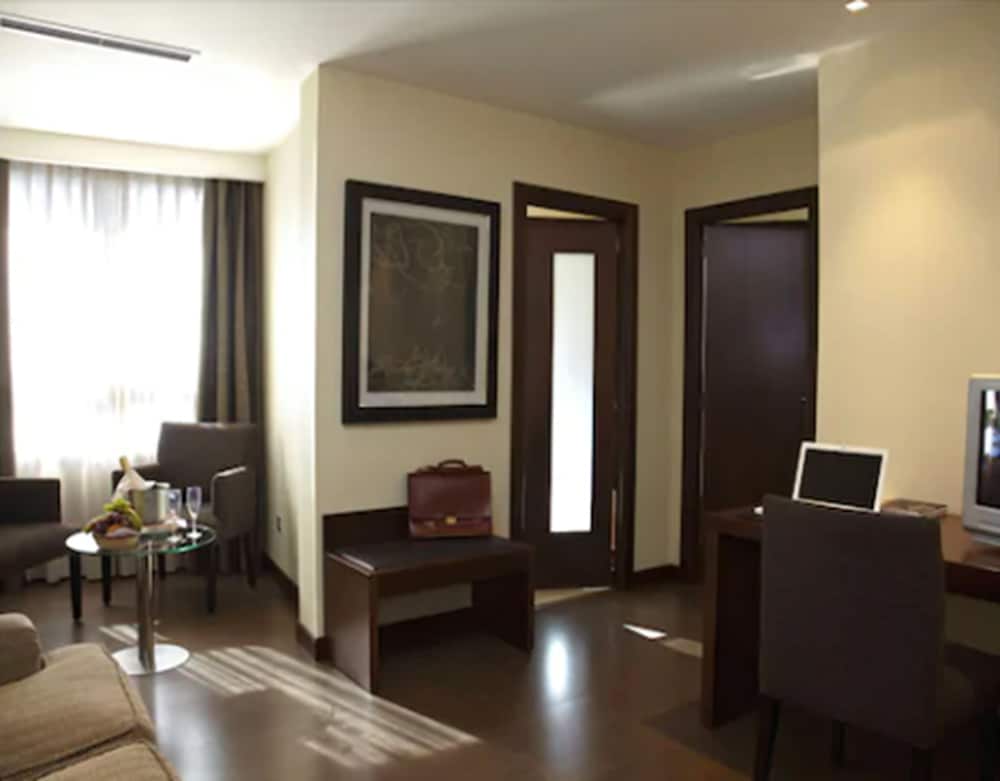 Suite - Photo 6
