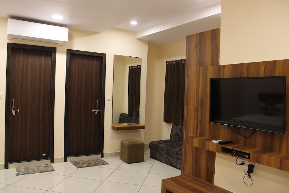 Family Room - Photo 5