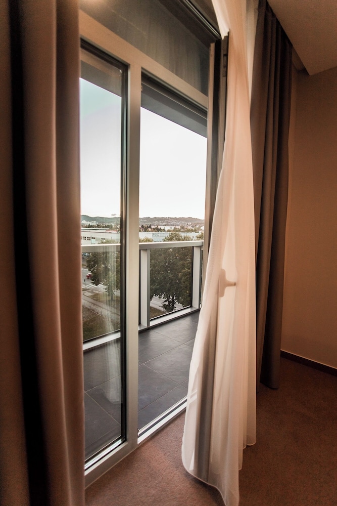Double Room, 1 King Bed photo 2