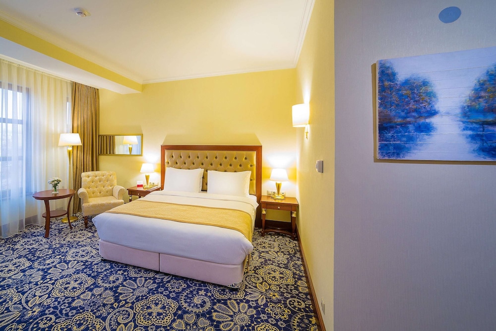Standard Room, 1 King Bed, Non Smoking photo 1