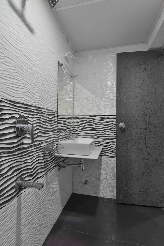 Suite Room - Photo 6