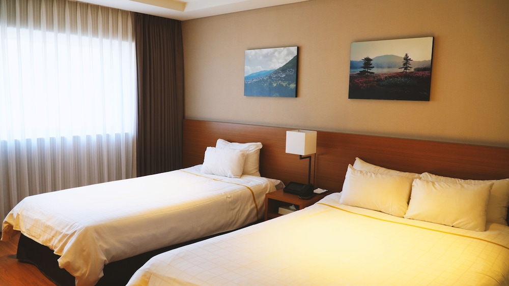 [Dragon Valley Hotel] Deluxe Family Twin - Photo 1
