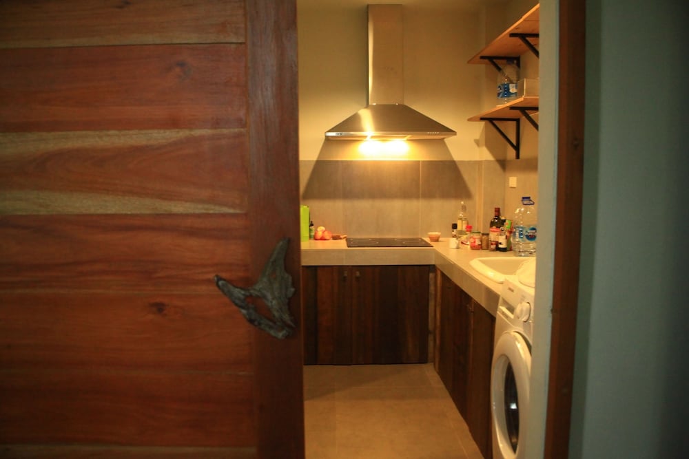 Standard Room, 1 King Bed, Non Smoking, Kitchen photo 2