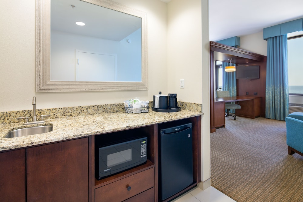 2 Queens direct beach view, Accessible Tub, Studio - Photo 12