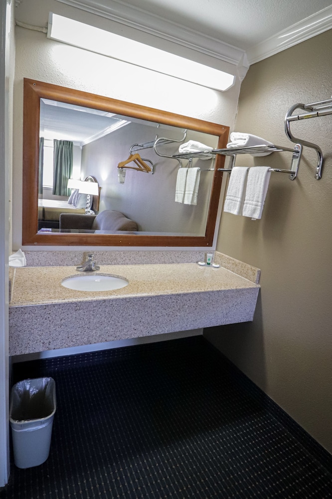 Family Room, Multiple Beds, Non Smoking - Photo 6