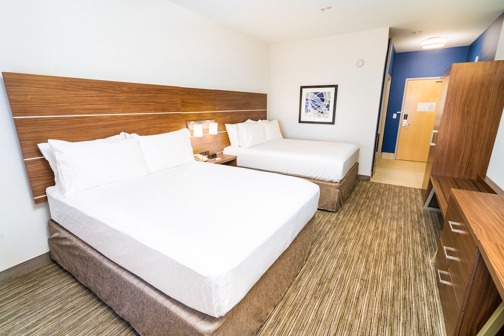 Suite, 2 Queen Beds, Accessible Bathtub (Mobility) - Photo 2