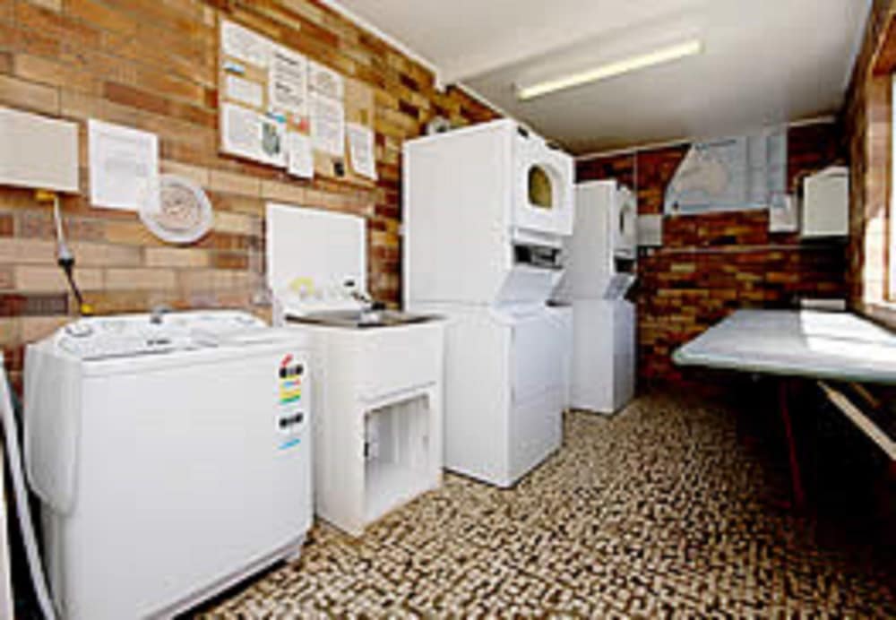 Single Bunk Room (1 set of single bunk beds in private room, shared kitchen, shared bathroom) photo 2