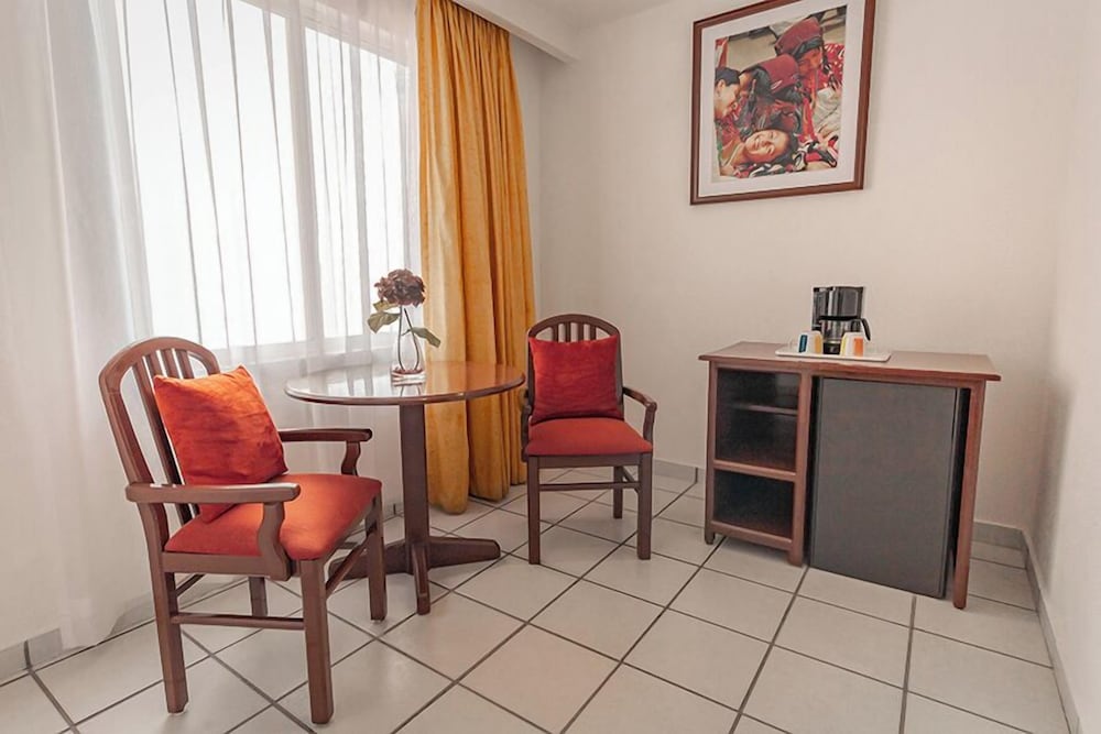 Junior Suite, 2 Double Beds - Photo 3