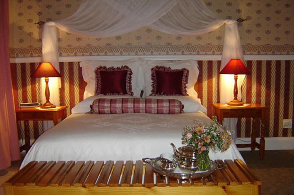 Deluxe Suite, 1 Queen Bed (Fleur de Lis - West) photo 1