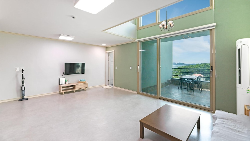 Basic Room, 1 Bedroom (103(Ocean View,Spa,withpet)) - Photo 1