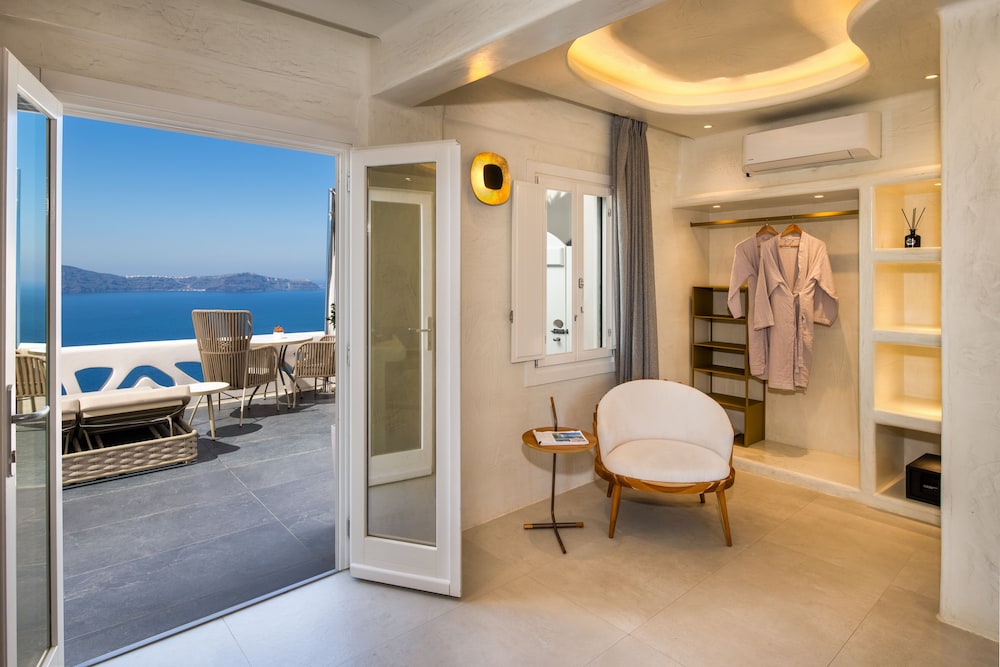 Honeymoon Suite with outdoor Hot Tub - Photo 5