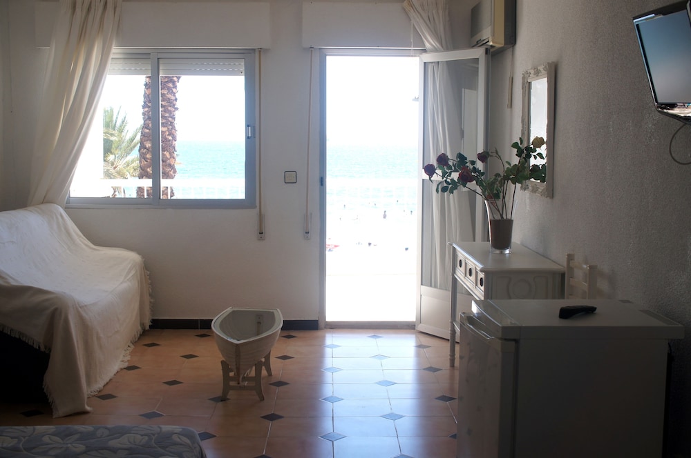 Twin Room, 1 Bedroom, Beach View photo 2