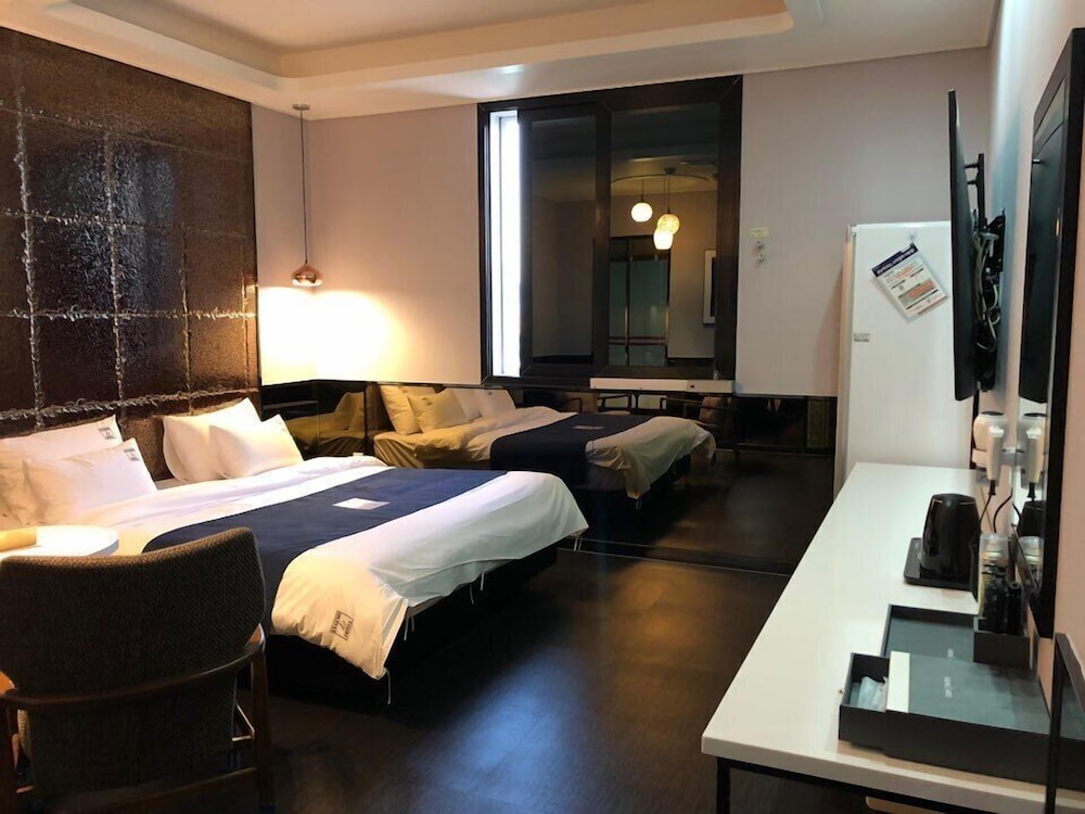 Royal Double Room, Non Smoking - Photo 8