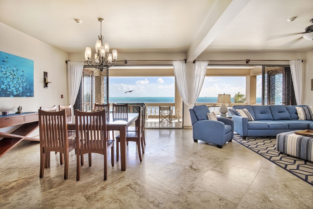Family Condo, 3 Bedrooms, Sea View, Oceanfront