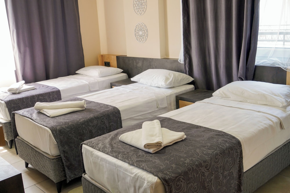 Triple single bed room