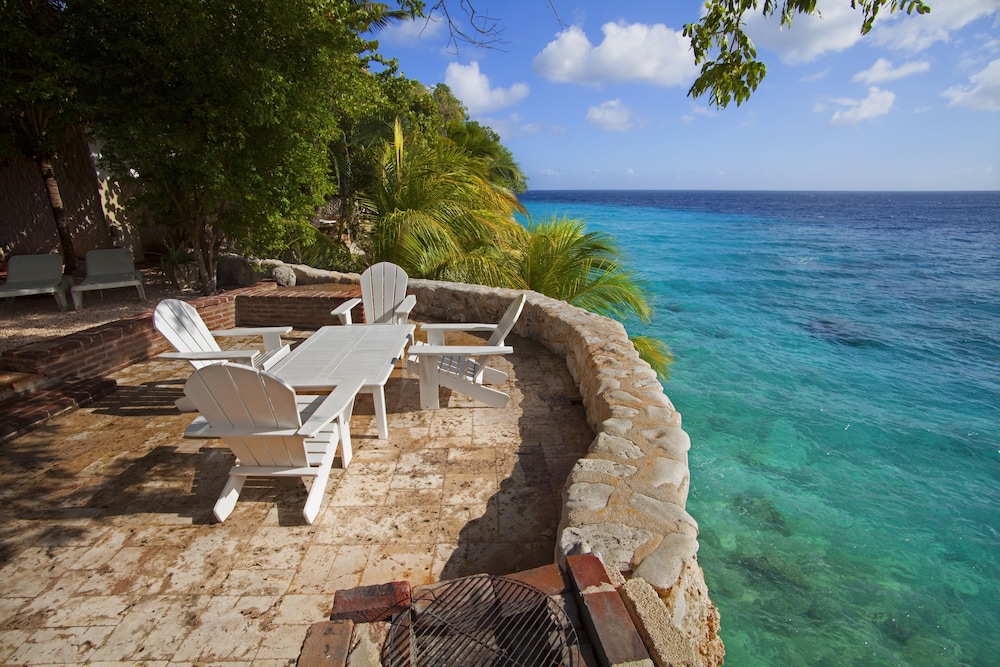 Bungalow, 2 Bedrooms, Oceanfront photo 2