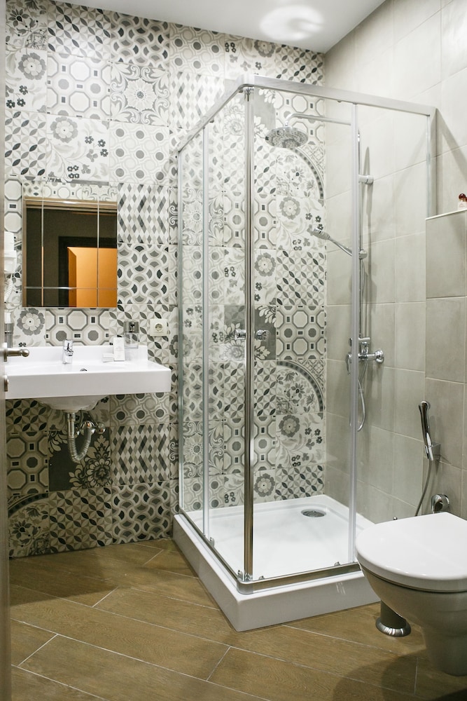 Double Room (With Bath) photo 2