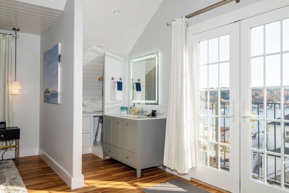 Carriage House Suite