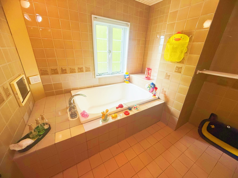 Family Twin Room - Photo 4