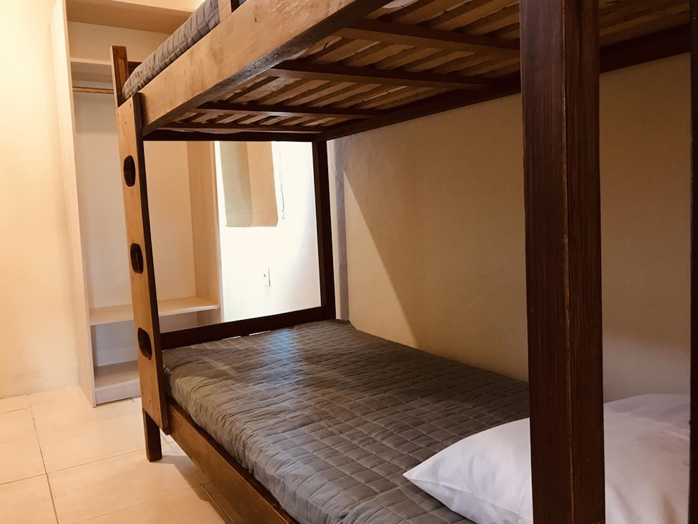 Family Quadruple Room, Multiple Beds, Non Smoking photo 2