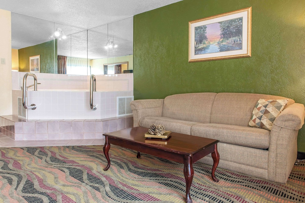 Suite, 1 King Bed photo 2