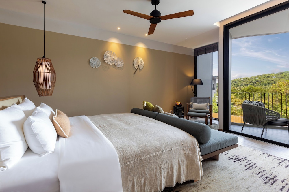 Luxe Plus Pool View King bed - Photo 2