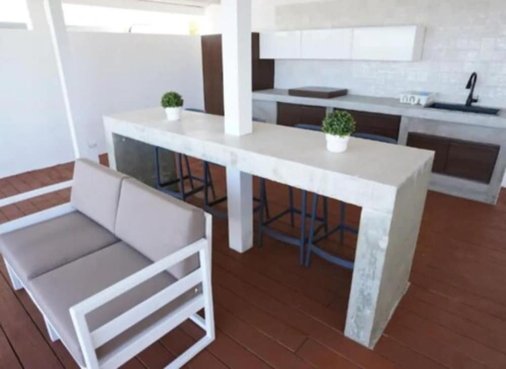 Basic Villa, Sea View photo 2