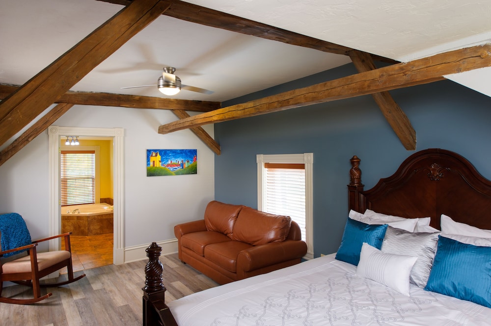 Superior Room, 1 King Bed photo 2