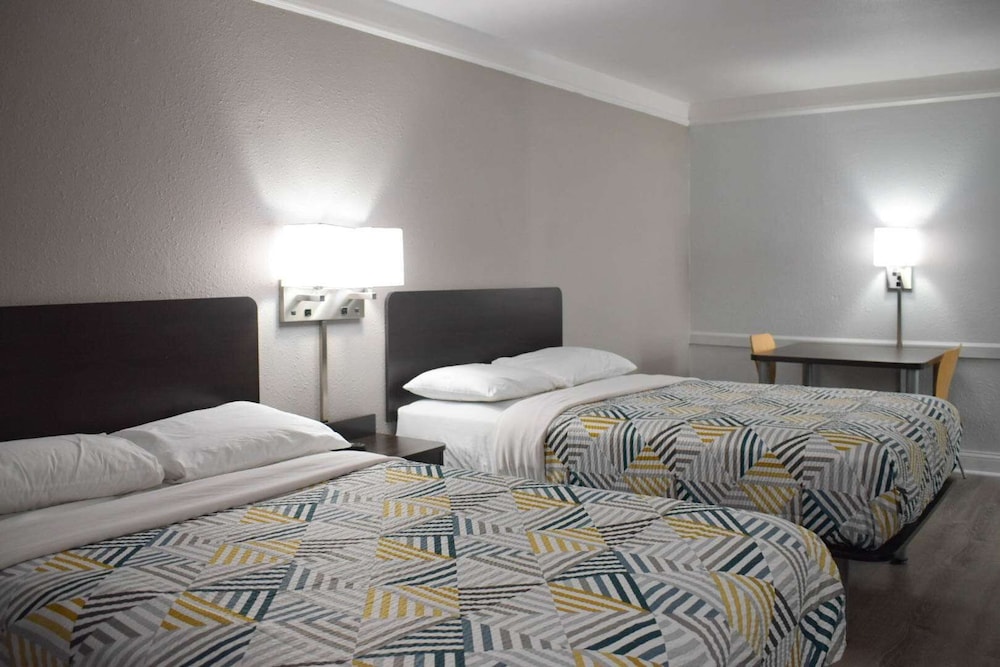 Standard Room, 2 Double Beds, Non Smoking - Photo 4
