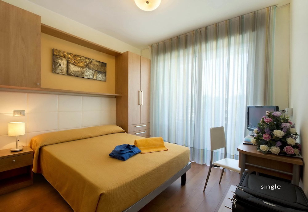 Single Room photo 2