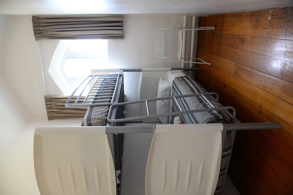 Twin Bunk, Shared Bathroom photo 2