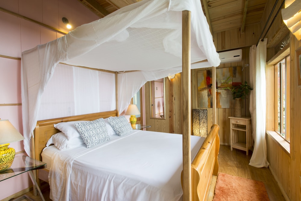 Standard Suite, 2 Bedrooms, Kitchen, Ocean View (Ginger Lily)