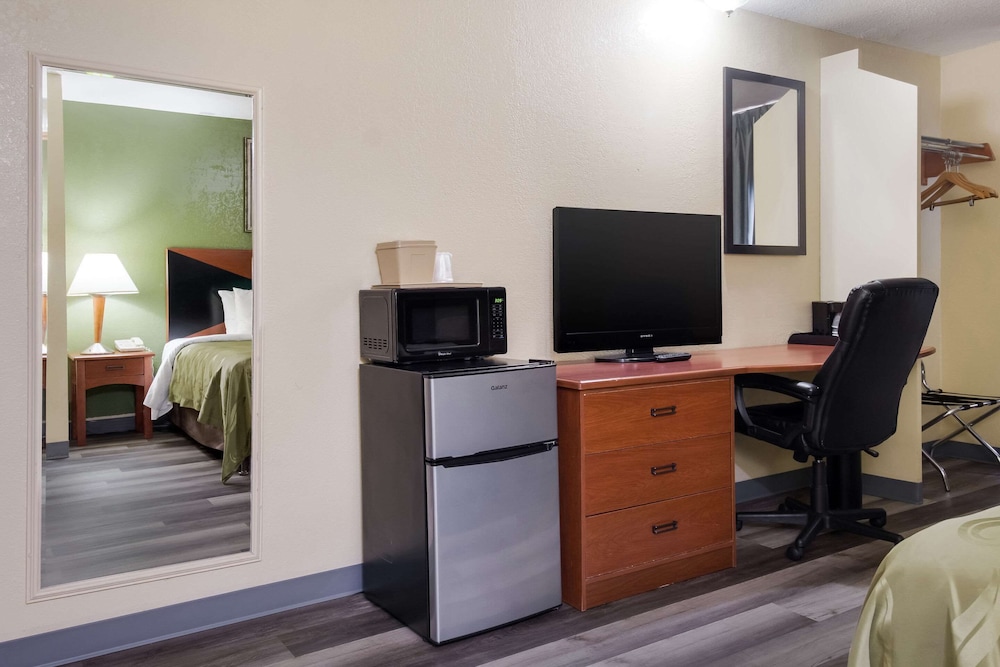 Standard Room, 1 King Bed, Non Smoking - Photo 1