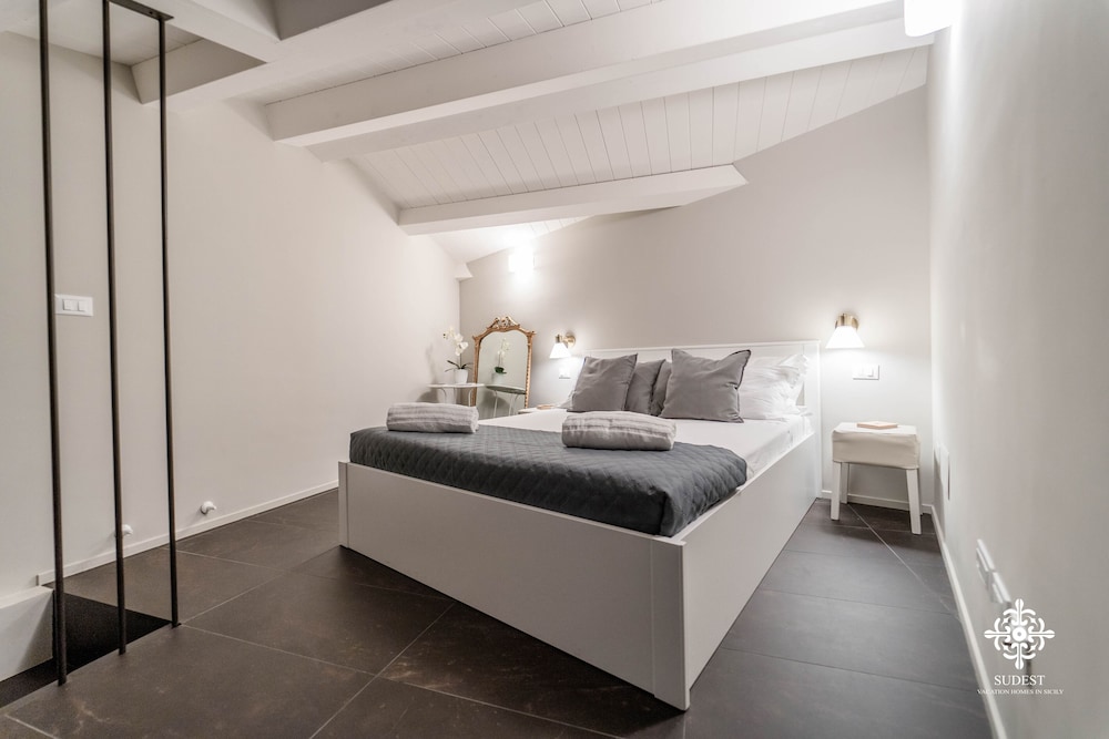 Exclusive Apartment, 1 Queen Bed photo 3