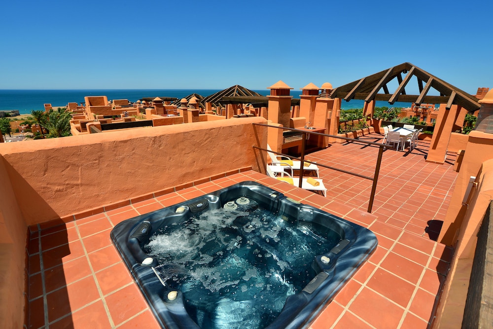 Apartment, 3 Bedrooms, Hot Tub (4 Adults + 1 Child)