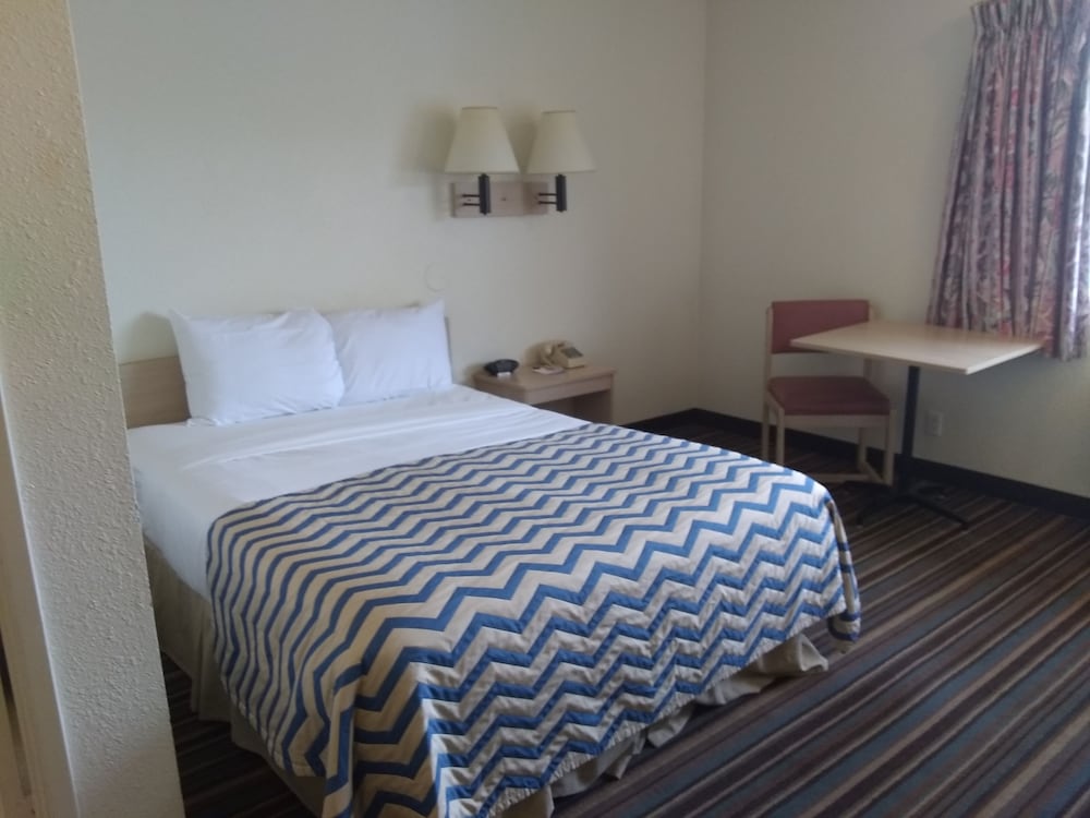 Standard Single Room, 1 Queen Bed, Non Smoking, Private Bathroom photo 1