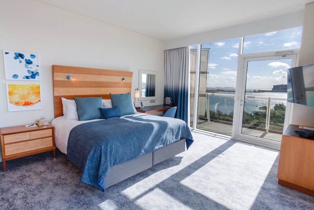 Grand Room, 1 King Bed, Balcony - Photo 4