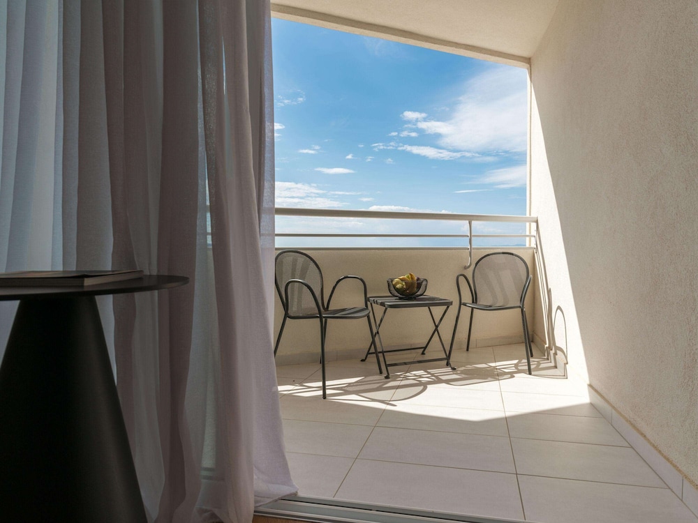 Ivory Junior Suite - Photo 1