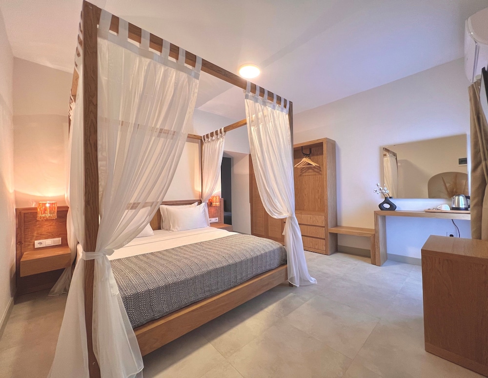 Exclusive Suite, 2 Bedrooms, Patio, Beachside photo 1
