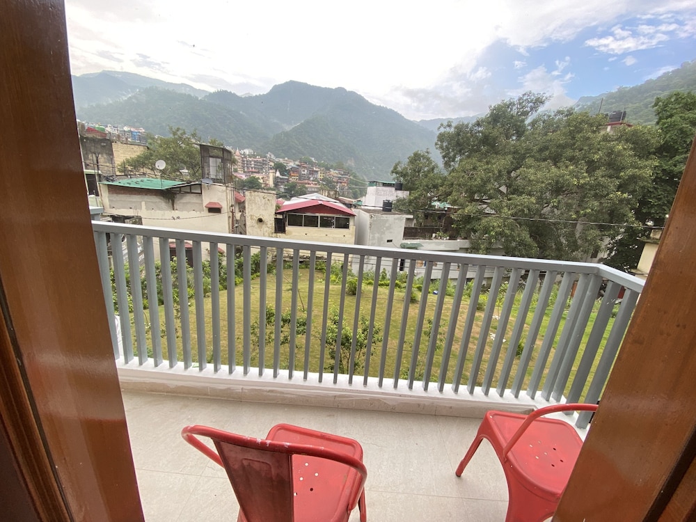 Deluxe Double or Twin Room, 1 Double Bed, Mountain View photo 2